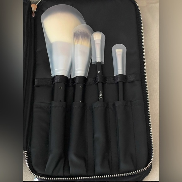 DIOR ⭐️BACKSTAGE BRUSHES IN DIOR BEAUTY CASE⭐️NWT 💄✨ - Picture 3 of 4